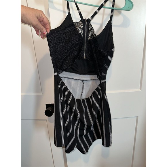 Almost Famous Black and White Striped Romper Size XL - Picture 4 of 6